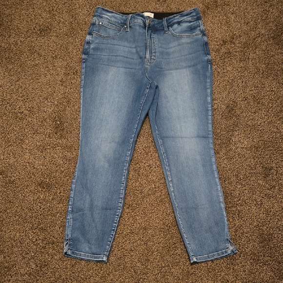 Maurices Denim - Like New Maurices Everflex Crop Denim